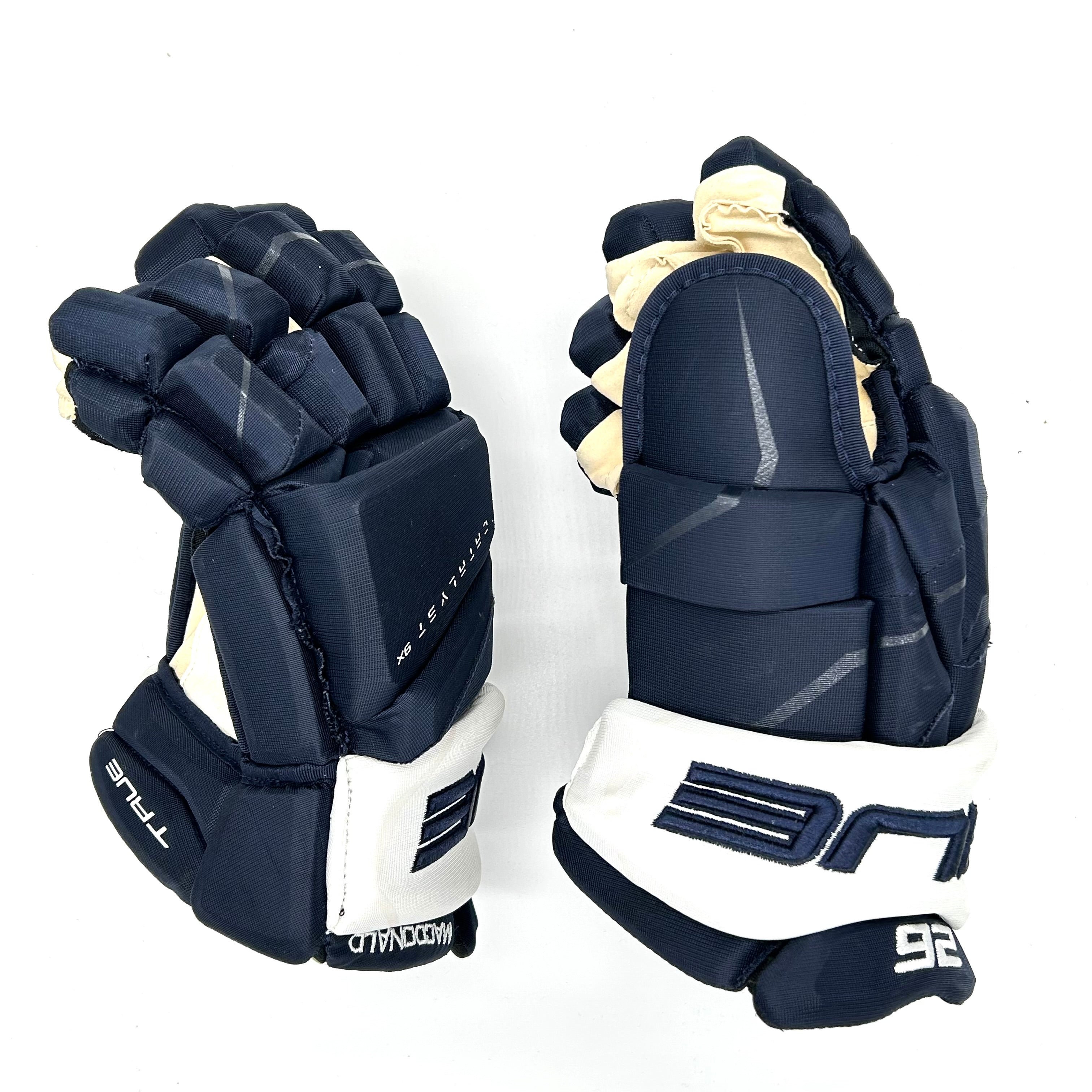 True Catalyst 9X - Gant professionnel NHL - Jacob Macdonald (bleu marine/blanc)